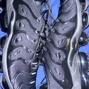 Nike Air VaporMax Plus in Black and Gray